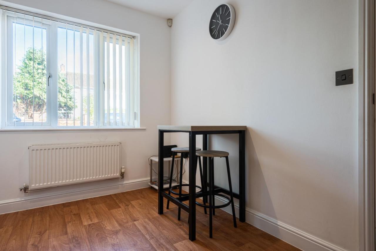 Parking - Spacious - Smart Tv - Self Checkin - Garden - King Derby Buitenkant foto