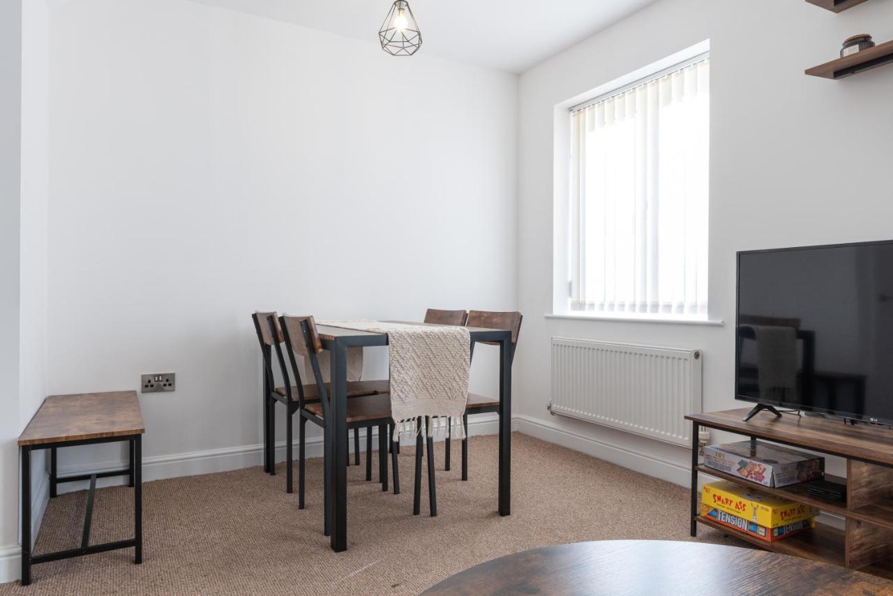 Parking - Spacious - Smart Tv - Self Checkin - Garden - King Derby Buitenkant foto