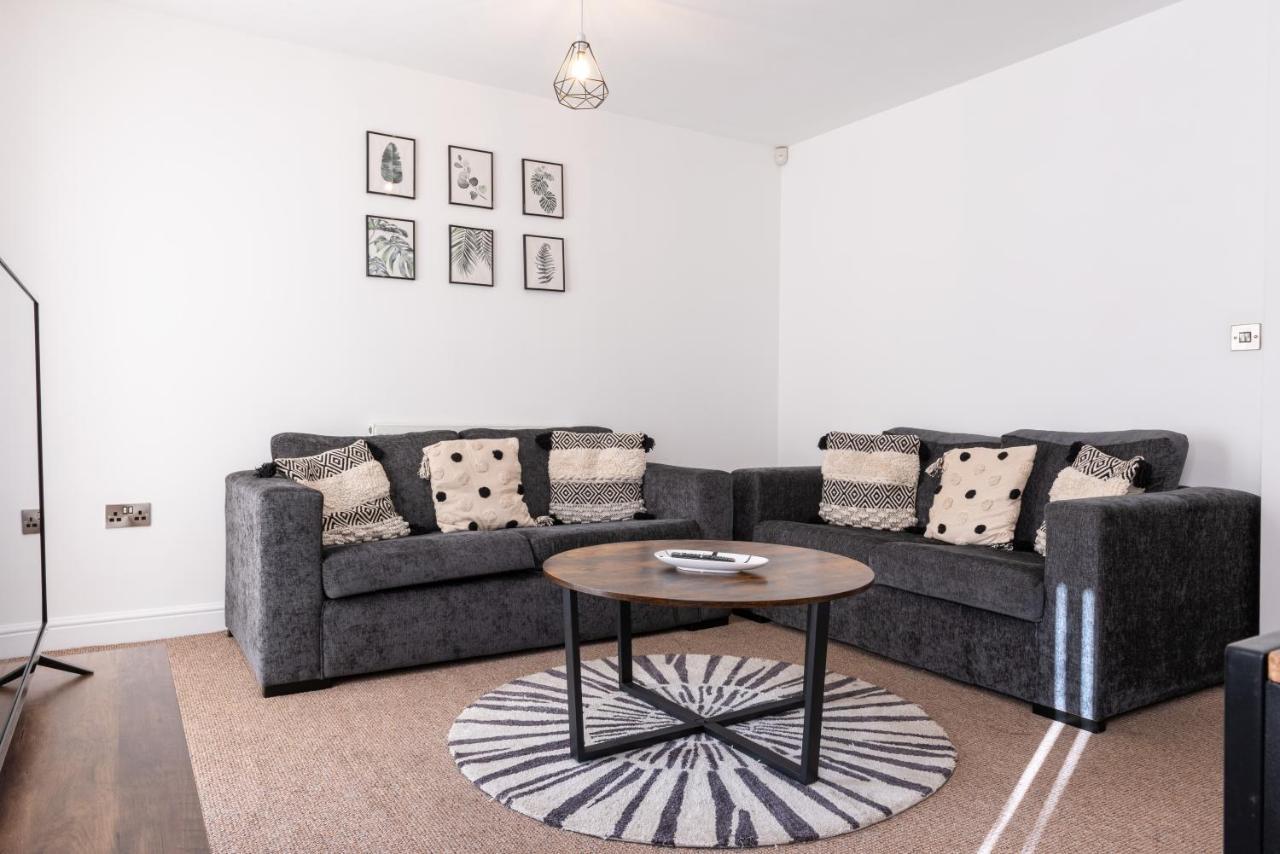 Parking - Spacious - Smart Tv - Self Checkin - Garden - King Derby Buitenkant foto