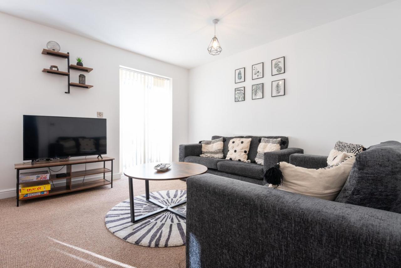Parking - Spacious - Smart Tv - Self Checkin - Garden - King Derby Buitenkant foto