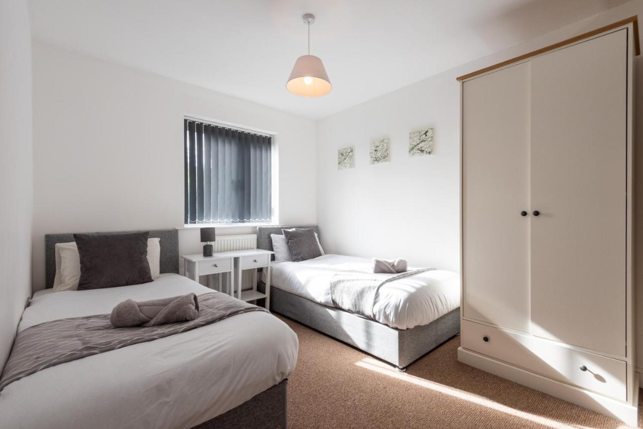 Parking - Spacious - Smart Tv - Self Checkin - Garden - King Derby Buitenkant foto