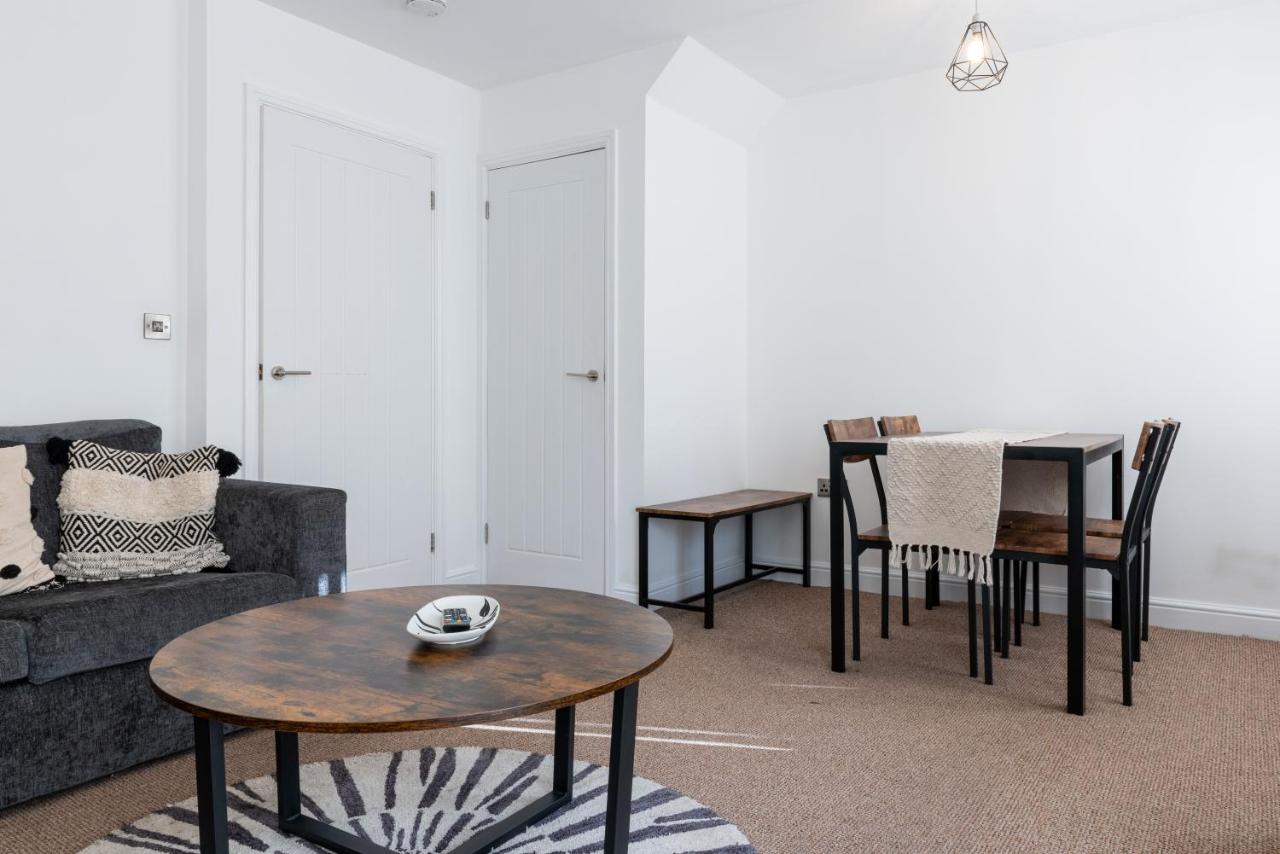 Parking - Spacious - Smart Tv - Self Checkin - Garden - King Derby Buitenkant foto