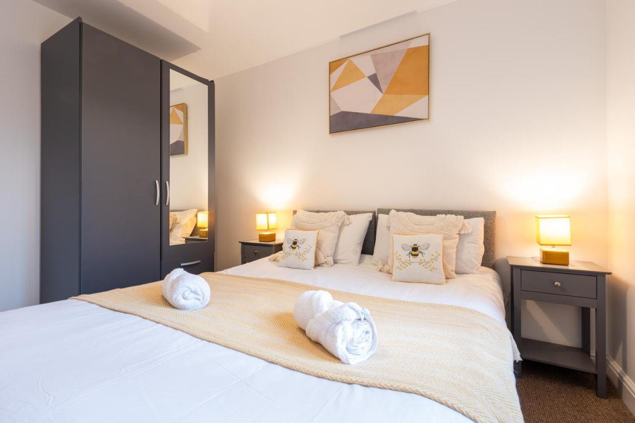 Parking - Spacious - Smart Tv - Self Checkin - Garden - King Derby Buitenkant foto