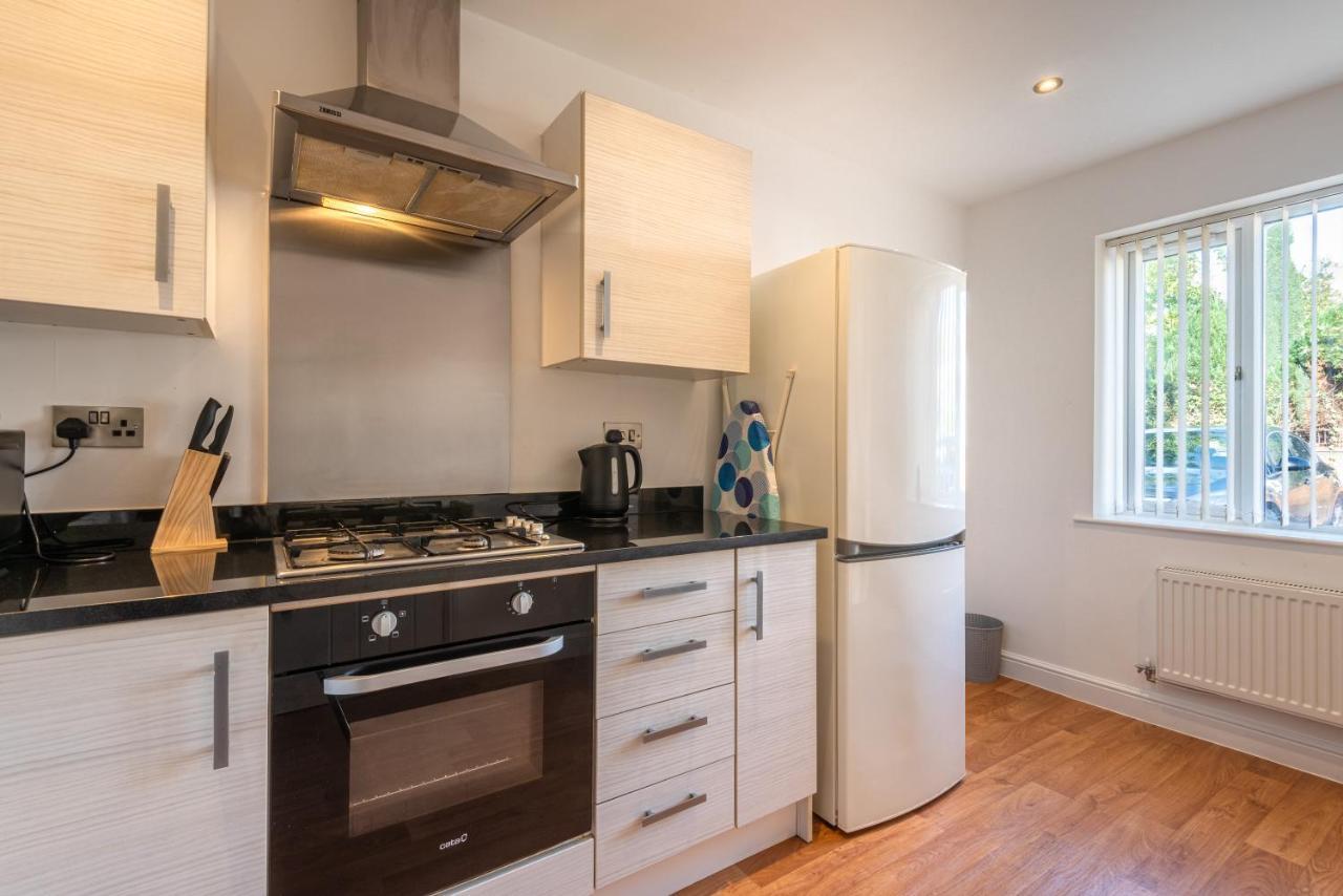 Parking - Spacious - Smart Tv - Self Checkin - Garden - King Derby Buitenkant foto