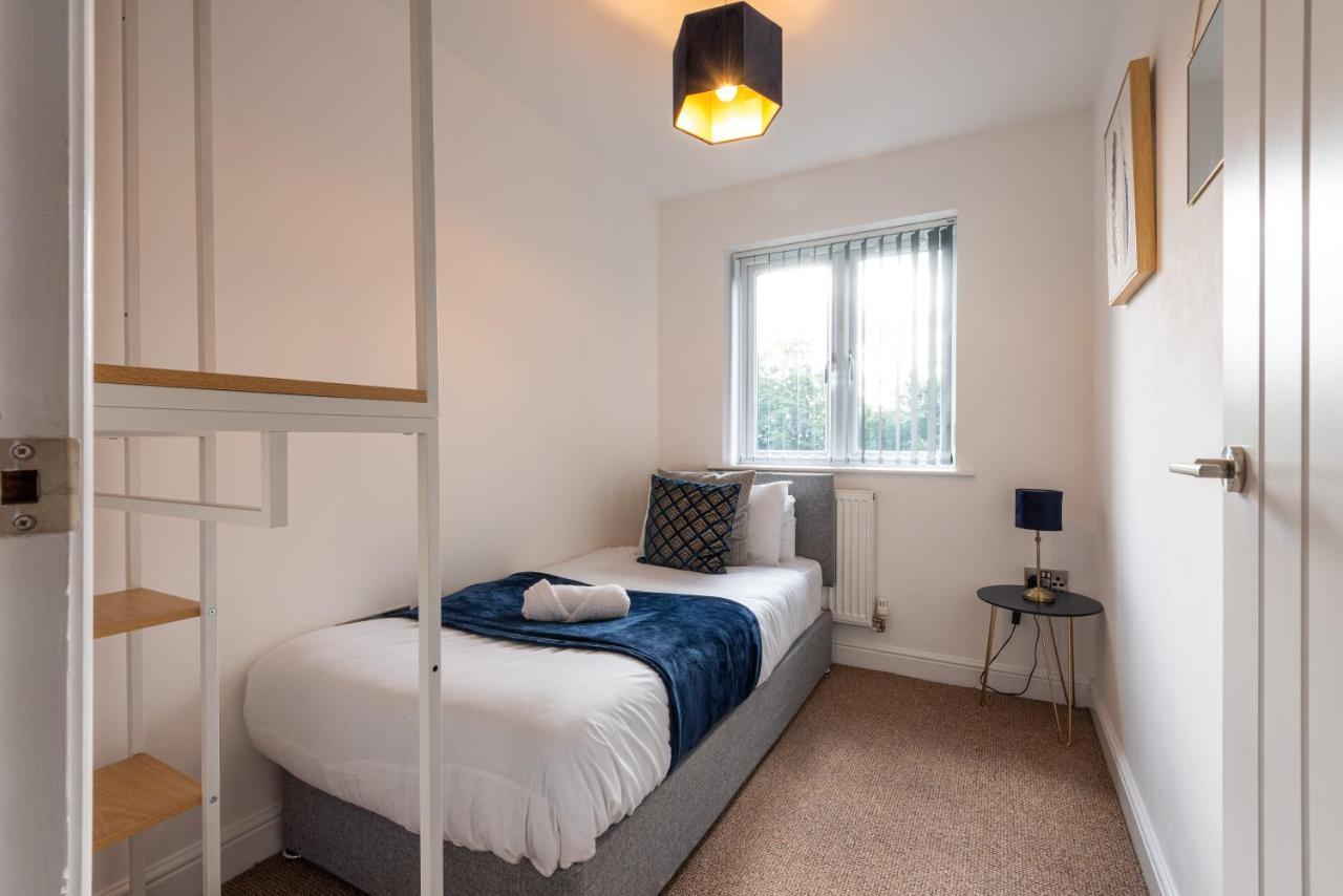 Parking - Spacious - Smart Tv - Self Checkin - Garden - King Derby Buitenkant foto