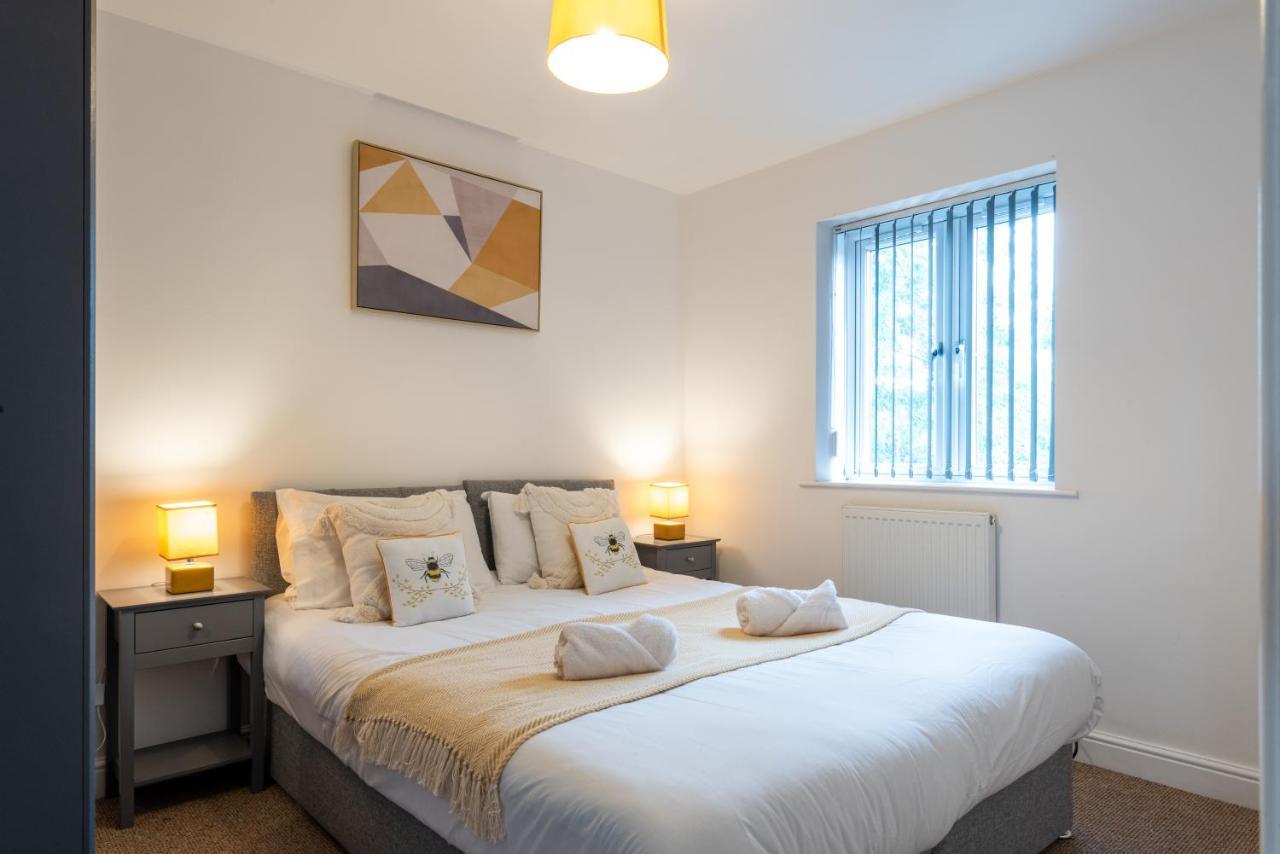 Parking - Spacious - Smart Tv - Self Checkin - Garden - King Derby Buitenkant foto