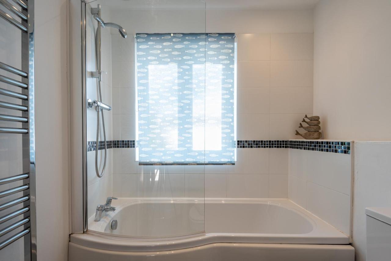 Parking - Spacious - Smart Tv - Self Checkin - Garden - King Derby Buitenkant foto