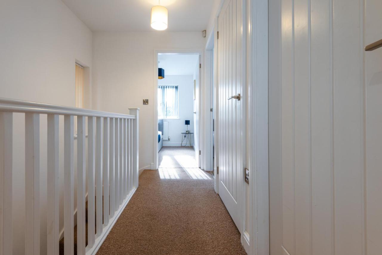 Parking - Spacious - Smart Tv - Self Checkin - Garden - King Derby Buitenkant foto